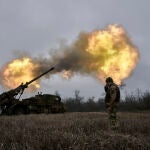 Soldados ucranianos lanzan proyectiles franceses Caesar contra posiciones rusas en Avdiivka (Donetsk)