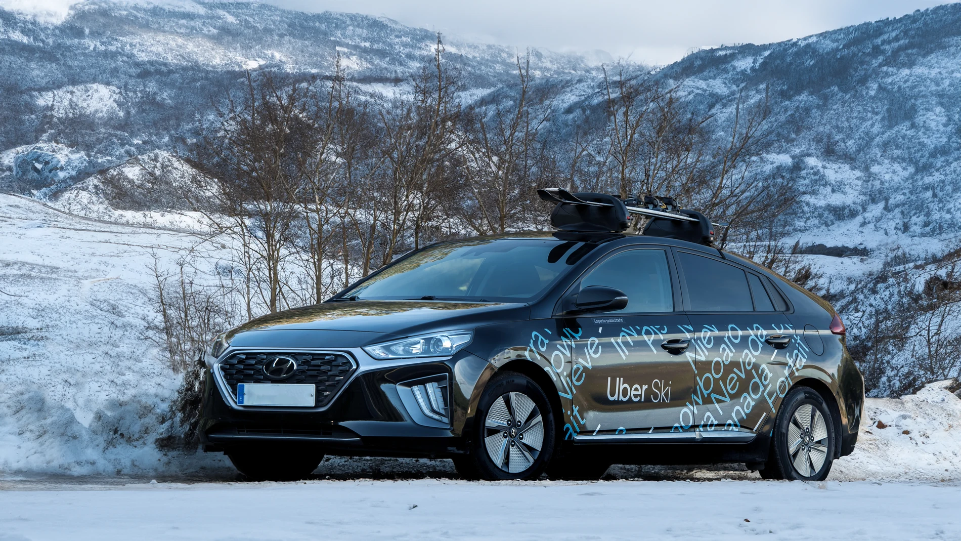 Vehículo de Uber Ski, listo para subir a Sierra Nevada