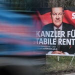 Cartel electoral del canciller socialdemócrata Olaf Scholz en Berlín