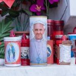 Vaticano.- El Papa pasa "bien" la noche, se ha levantado y desayunado