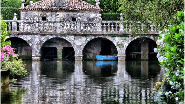 Así es el Versalles gallego, donde las camelias desafían el invierno