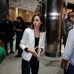 La secretaria general de Podemos, Ione Belarra, atiende a los medios de comunicación, en el Congreso de los Diputados, a 21 de febrero de 2025, en Madrid (España). Belarra ha ofrecido declaraciones a los medios acerca de las acusaciones de acoso sexual contra el exdirigente de Podemos, Juan Carlos Monedero.