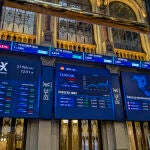 El IBEX casi plano sigue por debajo de los 13.000 puntos, castigado por Repsol y Grifols