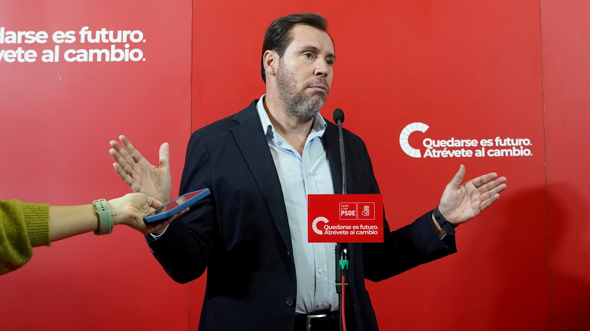 El ministro Óscar Puente atiende a la prensa