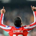 Ángel Correa, celebra el tercer gol del Atlético al Valencia
