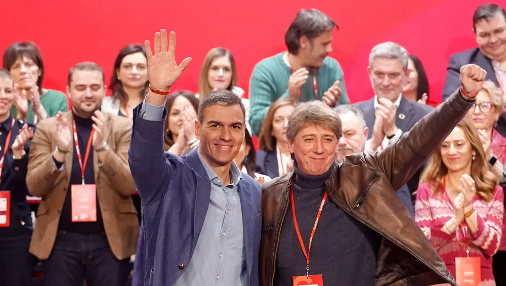 Pedro Sánchez junto a Carlos Martínez en el Congreso palentino