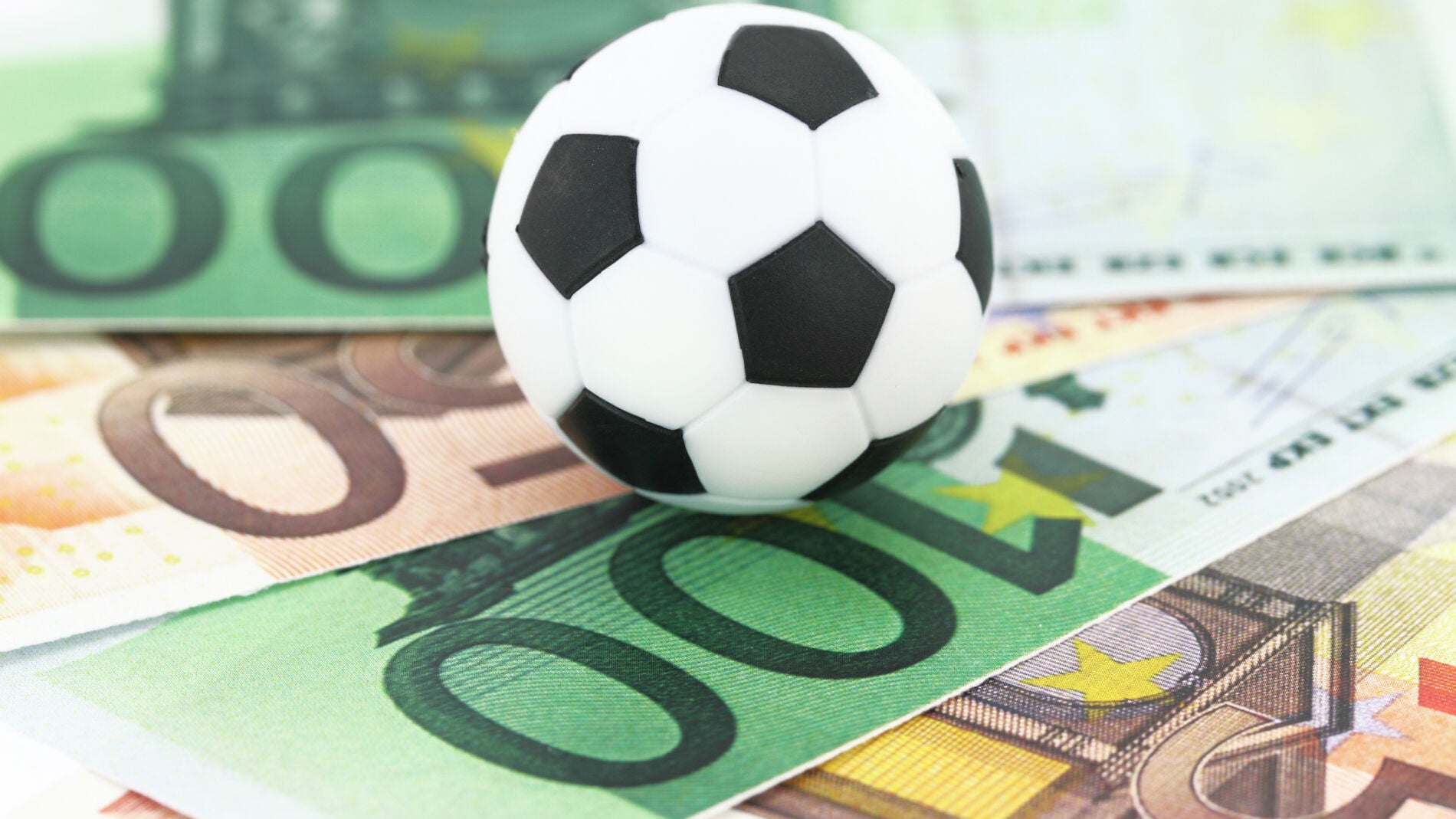 La Justicia rechaza la reclamación de un exfutbolista de segunda división para elevar la pensión al 100% por no superar las diferencias anuales los 3.000 euros exigidos para recurrir