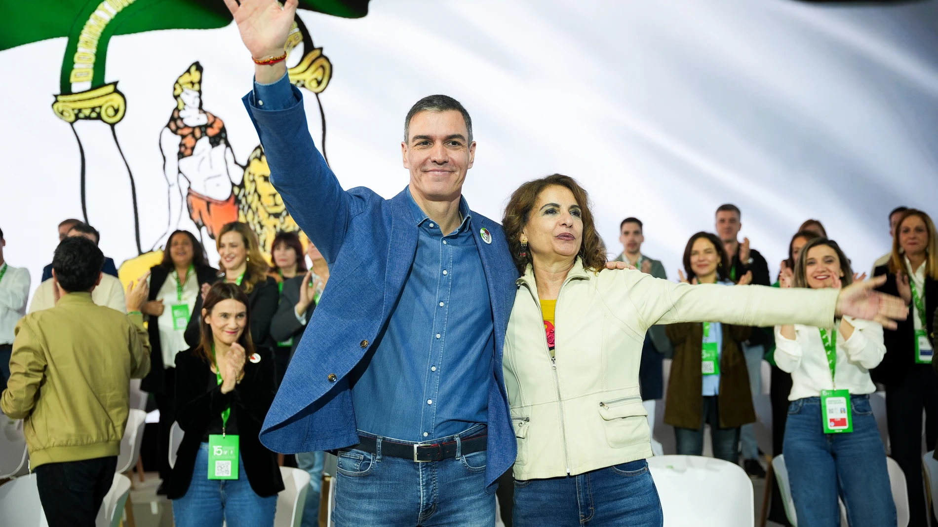 El secretario general del PSOE y presidente del Gobierno, Pedro Sánchez, junto a la secretaria general del PSOE-A, María Jesús Montero, clausuran el XV Congreso Regional del PSOE de Andalucía. A 23 de febrero de 2025 en Granada, Andalucía (España). El secretario general del PSOE y presidente del Gobierno, Pedro Sánchez, junto a la secretaria general del PSOE-A, María Jesús Montero, clausuran el XV Congreso Regional del PSOE de Andalucía en Granada. El evento marca el cierre de un encuentro cl...