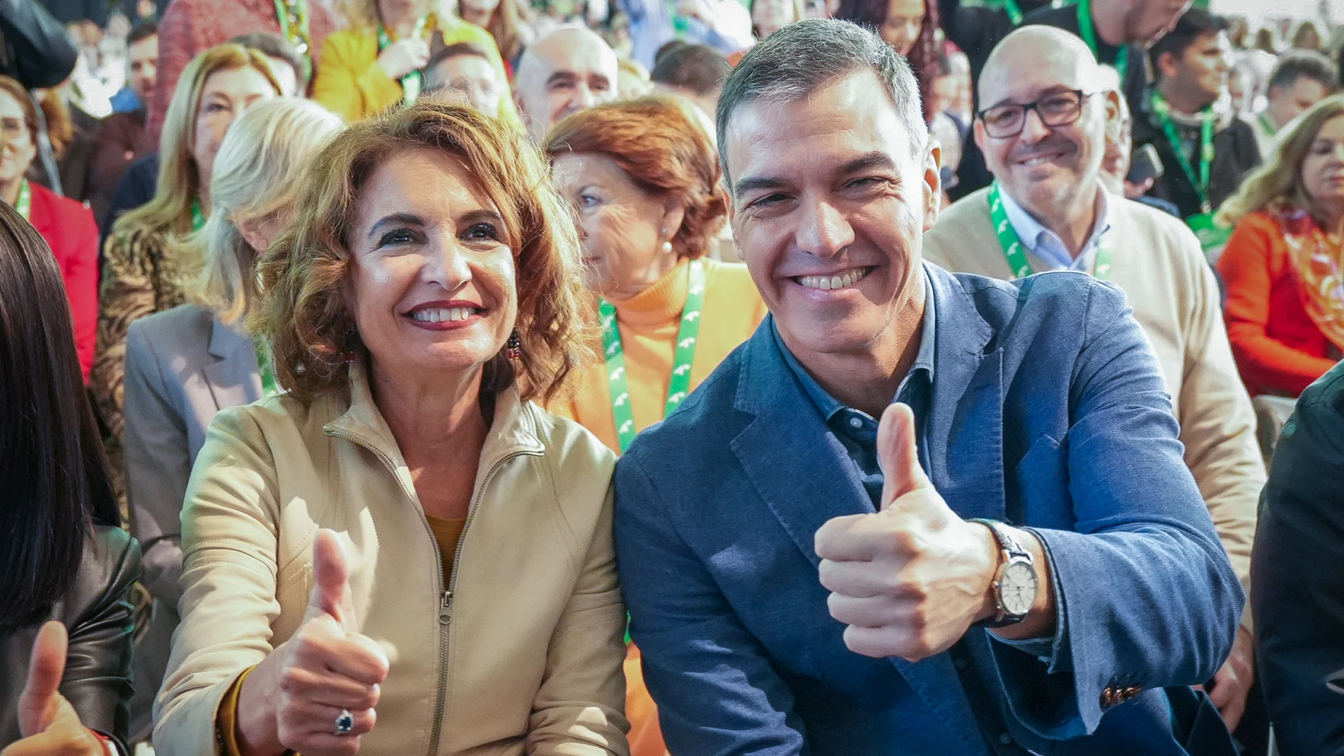 El secretario general del PSOE y presidente del Gobierno, Pedro Sánchez, junto a la secretaria general del PSOE-A, María Jesús Montero, clausuran el XV Congreso Regional del PSOE de Andalucía. A 23 de febrero de 2025 en Granada, Andalucía (España). El secretario general del PSOE y presidente del Gobierno, Pedro Sánchez, junto a la secretaria general del PSOE-A, María Jesús Montero, clausuran el XV Congreso Regional del PSOE de Andalucía en Granada. El evento marca el cierre de un encuentro cl...