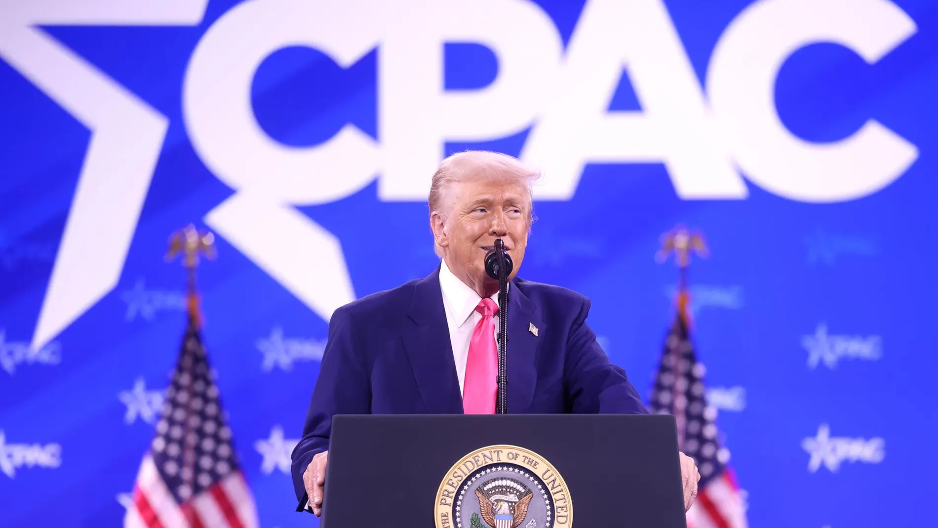Trump elogia a Abascal en la cumbre de los conservadores en EEUU por su "gran trabajo": "Gracias, Santiago"
