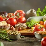 La alimentación es tan importante como el deporte y el descanso y de ello depende nuestra salud y bienestar, así como poder retrasar el envejecimiento o cuidar nuestra piel con diversos alimentos