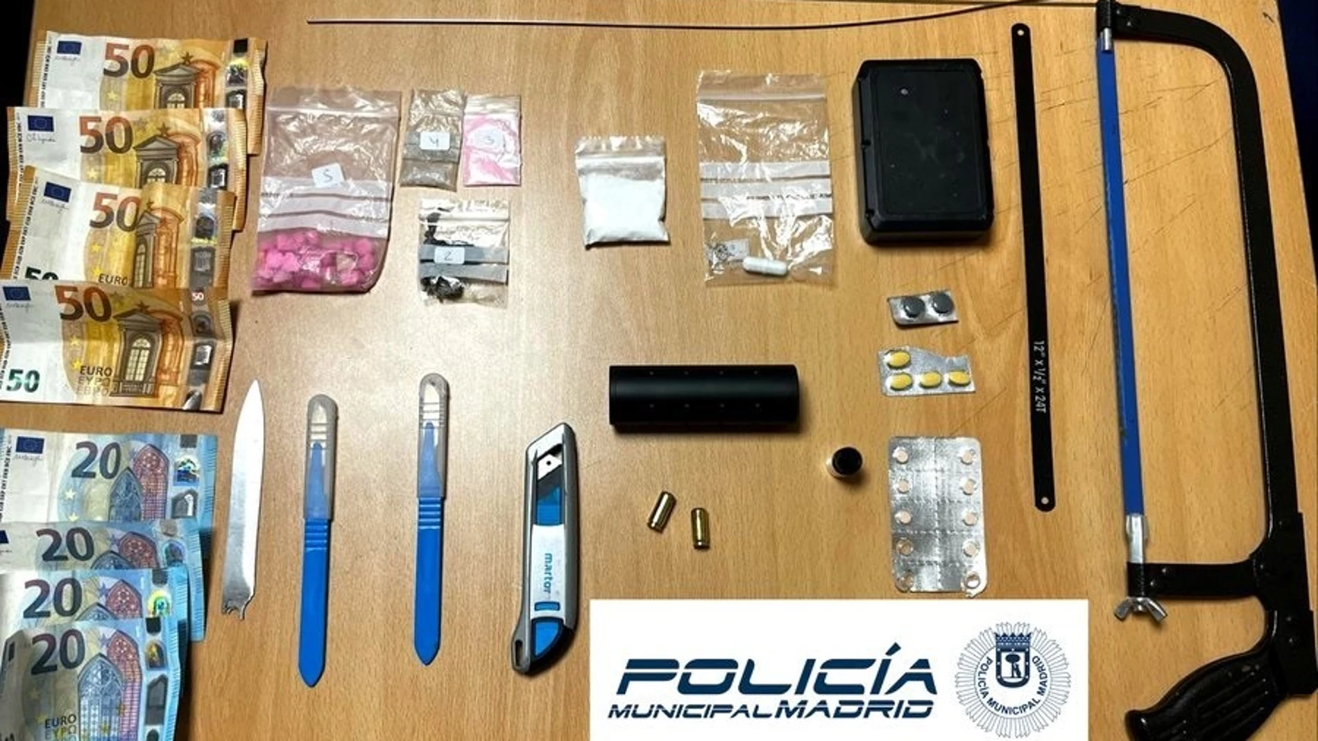 Tres detenidos por llevar droga en un sistema de cremalleras en un coche REMITIDA / HANDOUT por POLICÍA MUNICIPAL DE MADRID Fotografía remitida a medios de comunicación exclusivamente para ilustrar la noticia a la que hace referencia la imagen, y citando la procedencia de la imagen en la firma 25/02/2025