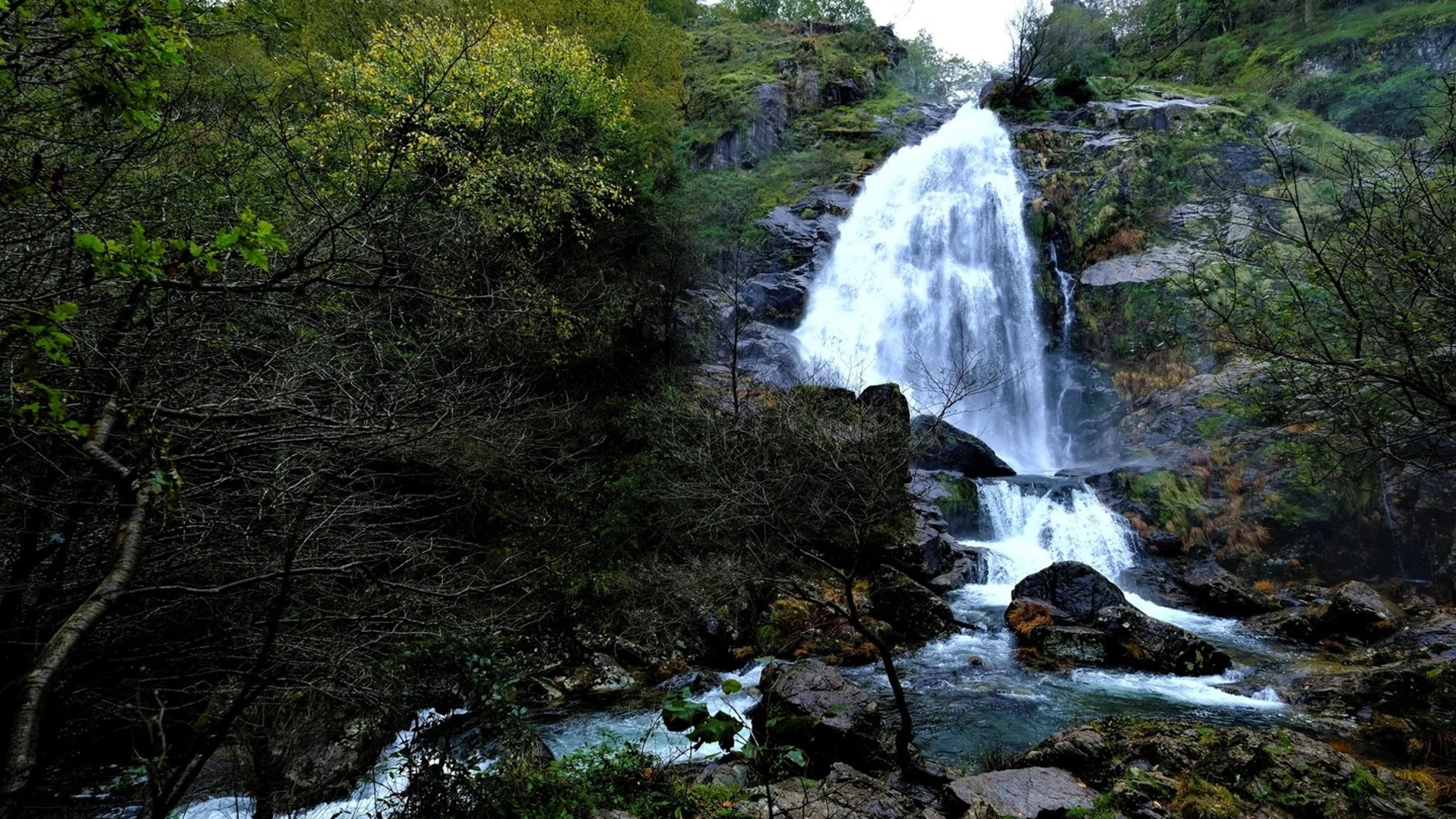 Así es la cascada oculta de Ferrolterra que te dejará sin aliento