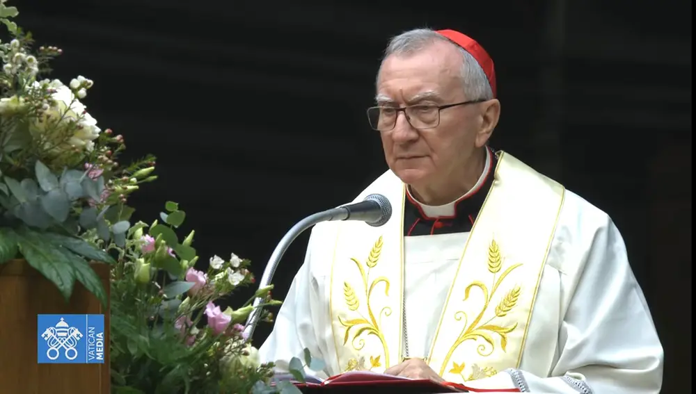 Cardenal Pietro Parolín. Secretario de Estado del Vaticano. Rezo por el papa Franciscoi en la Plaza San Pedro. 24, Febrero. 21.00 hrs.