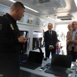 Una "chapuza" de Marlaska paraliza el proyecto de renovación de DNI para zonas rurales