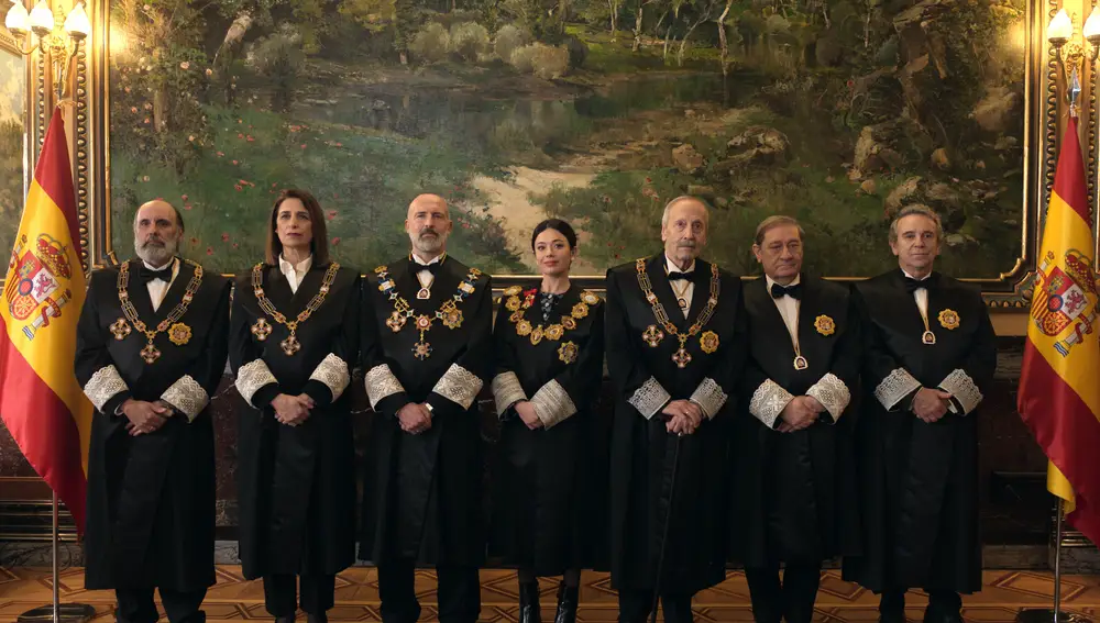 Escena de la serie "Su Majestad"