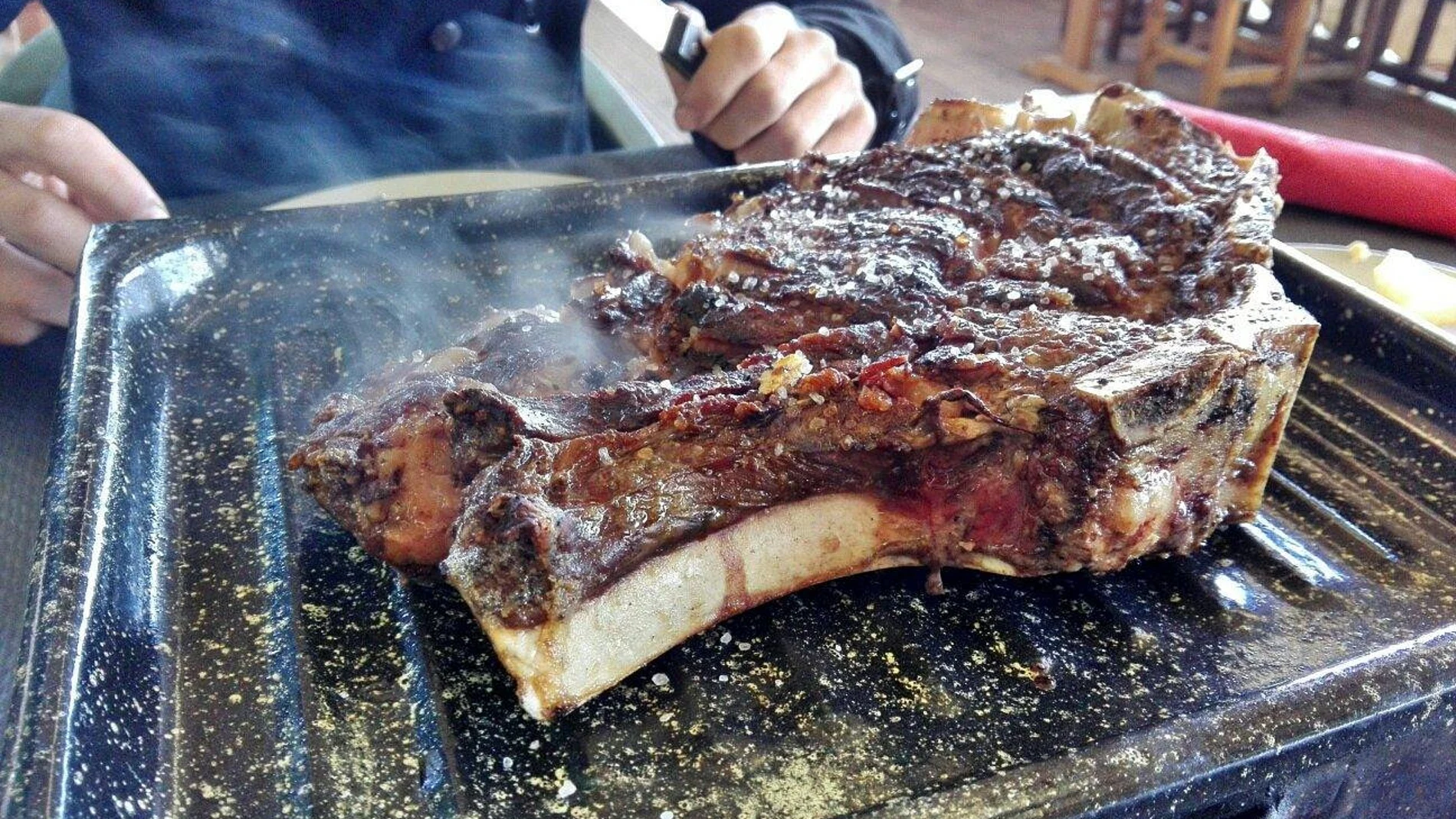El asador argentino con vistas al mar que está arrasando en Cantabria