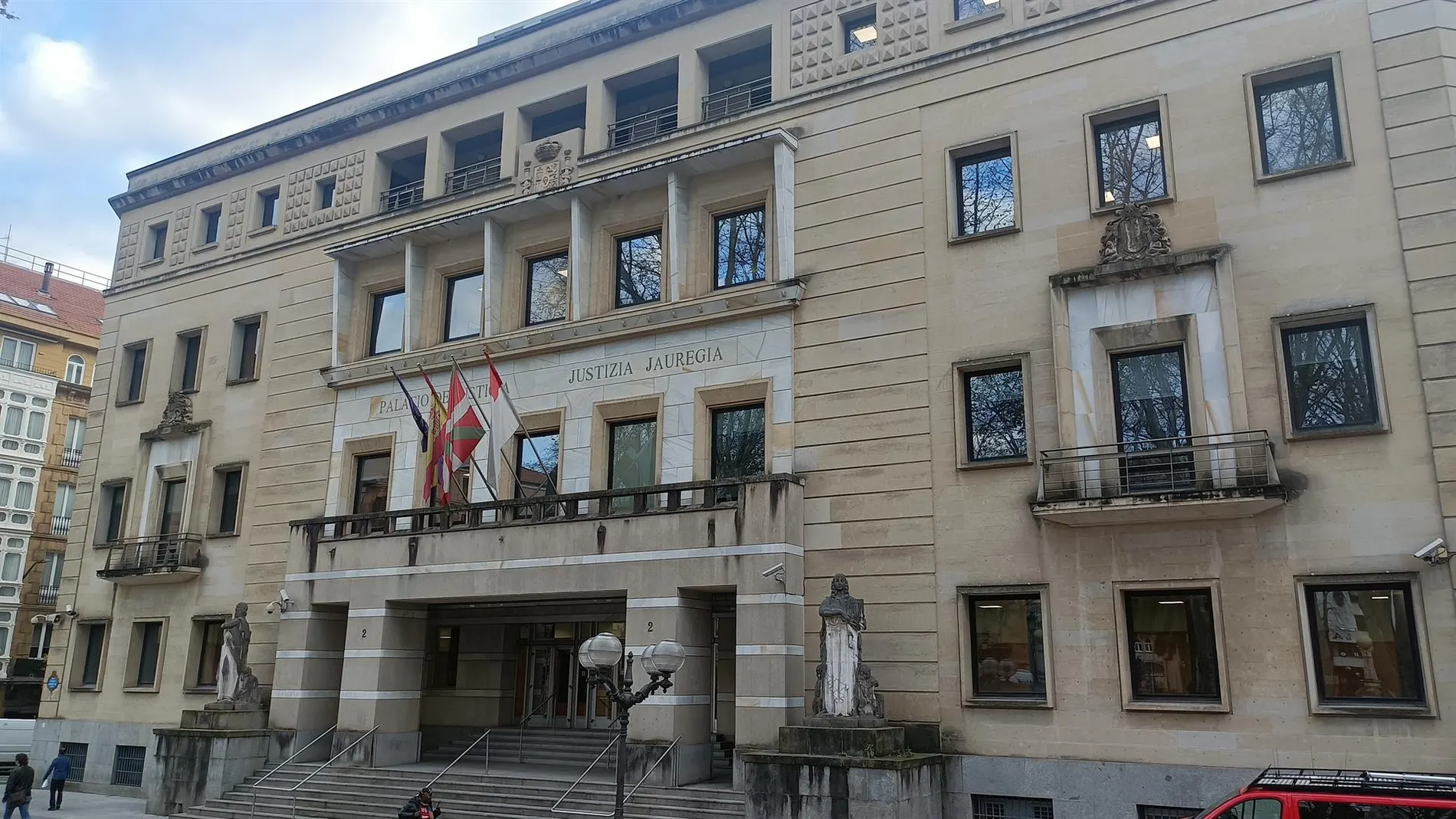 Condenado a 13 años y medio de cárcel por agresión sexual continuada un exentrenador de baloncesto femenino de Gernika