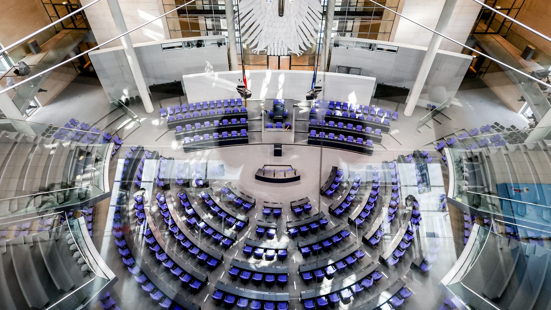 BERLIN (Germany), 25/02/2025.- General view of the empty plenary hall at the Bundestag building in Berlin, Germany, 25 February 2025. (Elecciones, Alemania) EFE/EPA/FILIP SINGER