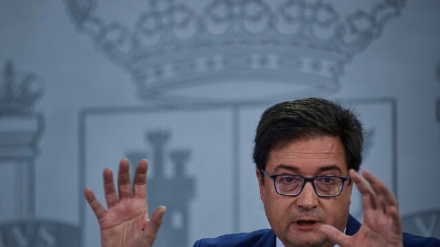La ministra portavoz del Gobierno, Pilar Alegría, la ministra de Igualdad, Ana Redondo, y el ministro de Trans