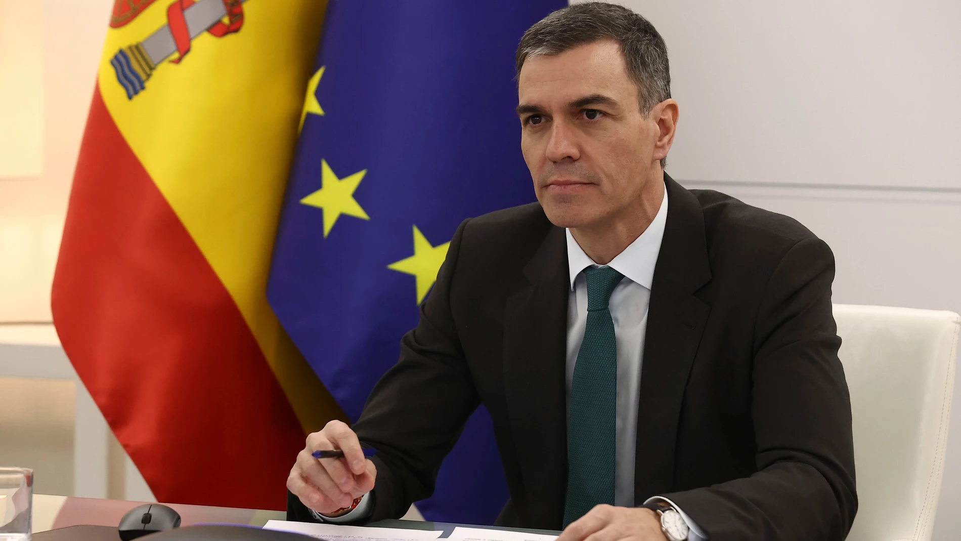 MADRID, 26/02/2025.- El presidente del Gobierno, Pedro Sánchez, ha participado este miércoles, por videoconferencia en Madrid en una reunión en el marco de la iniciativa En Defensa de la Democracia, junto a los presidentes de Chile, Gabriel Boric; de Brasil, Lula da Silva; de Colombia, Gustavo Petro y el presidente electo de Uruguay, Yamandú Orsi. EFE/ Fernando Calvo Pool Moncloa SOLO USO EDITORIAL SOLO DISPONIBLE PARA ILUSTRAR LA NOTICIA QUE ACOMPAÑA (CRÉDITO OBLIGATORIO)