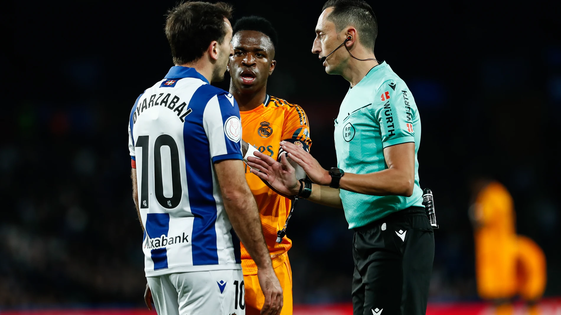 Mikel Oyarzabal of Real Sociedad and Vinicius Junior of Real Madrid talk to Jose Maria Sanchez Martinez, referee of the match, during the Spanish Cup, Copa del Rey, semi-final football match played between Real Sociedad and Real Madrid at Reale Arena stadium on February 26, 2025 in San Sebastian, Spain. AFP7 26/02/2025 ONLY FOR USE IN SPAIN