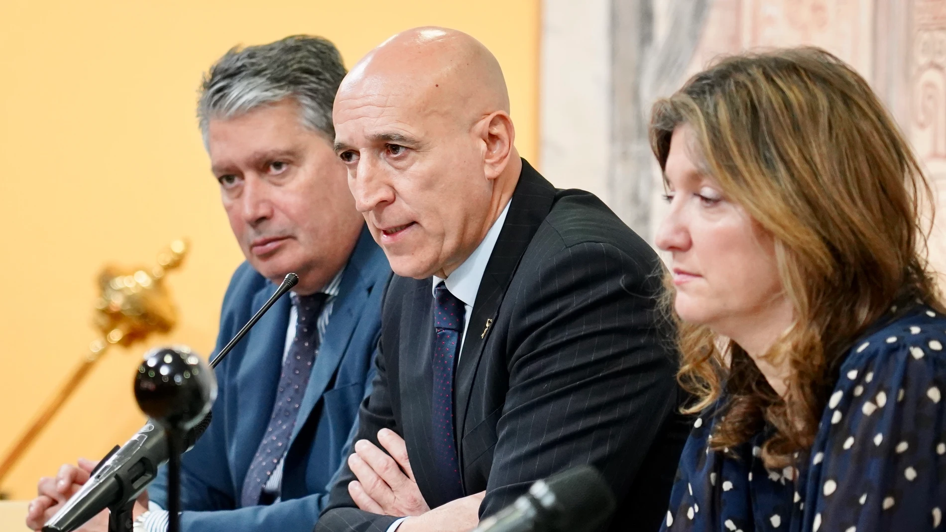 Díez junto a Nuria González tras firmar un acuerdo de colaboración con la Universidad de León