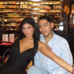 Kylie Jenner junto a su estilista, Jesús Guerrero