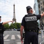 Francia.- La Policía francesa abate a un hombre armado con dos cuchillos a las afueras de París