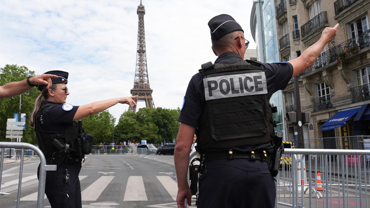 Atropello brutal en Francia: un muerto y cinco heridos tras una embestida intencionada frente a un bar