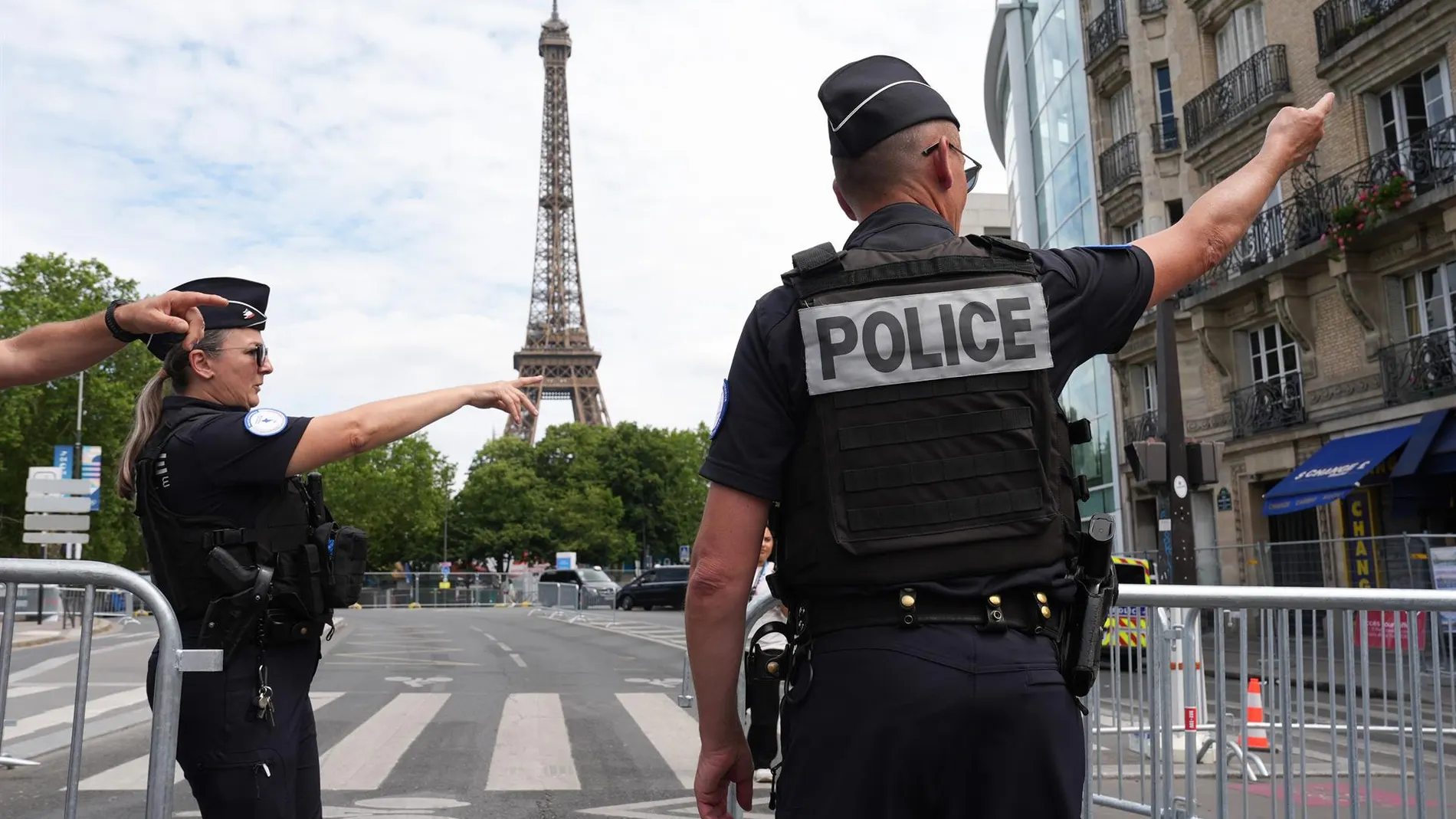 Francia.- La Policía francesa abate a un hombre armado con dos cuchillos a las afueras de París