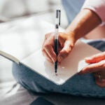 ¿Cómo escriben la letra H las personas más inteligentes, según la grafología?
