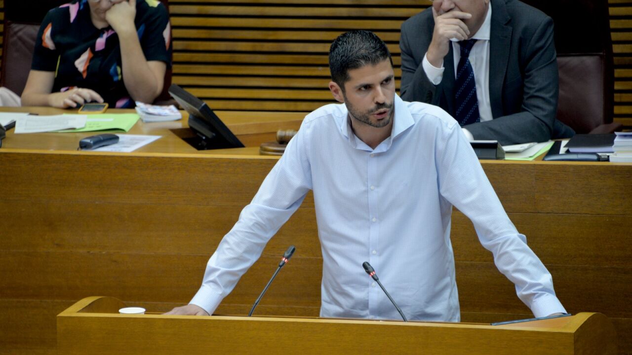 Un exdiputado socialista alienta la violencia contra Mazón: 