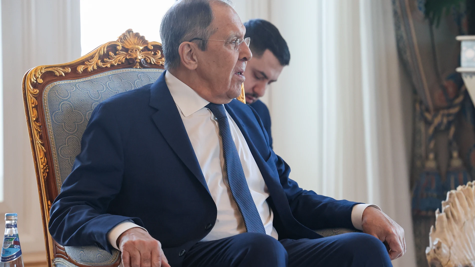 DOHA (Qatar), 26/02/2025.- A handout photo made available by the Russian Foreign Ministry press service shows Russian Foreign Minister Sergey Lavrov during a meeting with the Emir of Qatar in Doha, Qatar, 26 February 2025. (Rusia, Catar) EFE/EPA/RUSSIAN FOREIGN MINISTRY PRESS SERVICE HANDOUT HANDOUT EDITORIAL USE ONLY/NO SALES