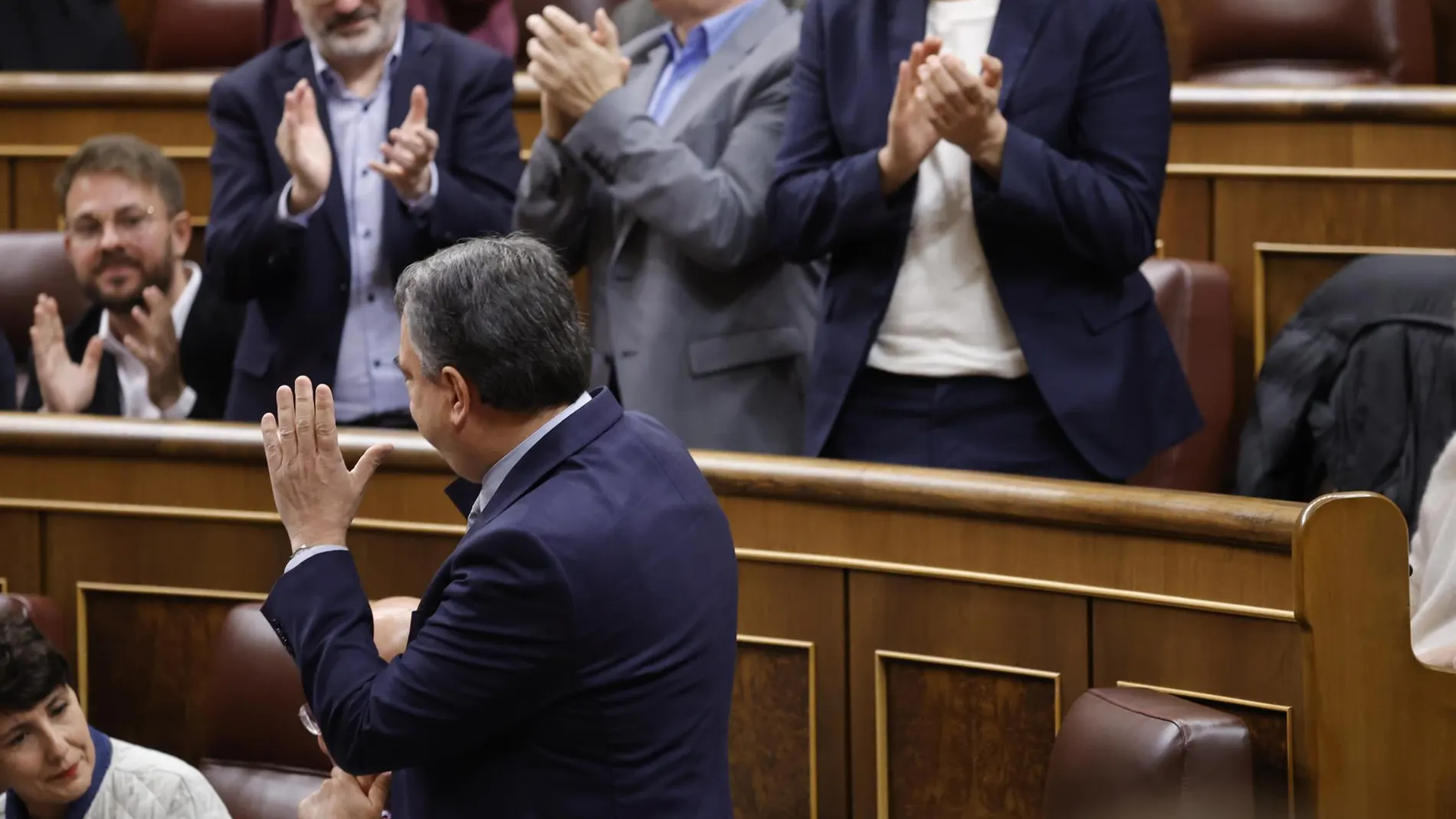 Sánchez despide a Aitor Esteban en el Congreso prometiéndole reformar esta legislatura la Ley de Secretos