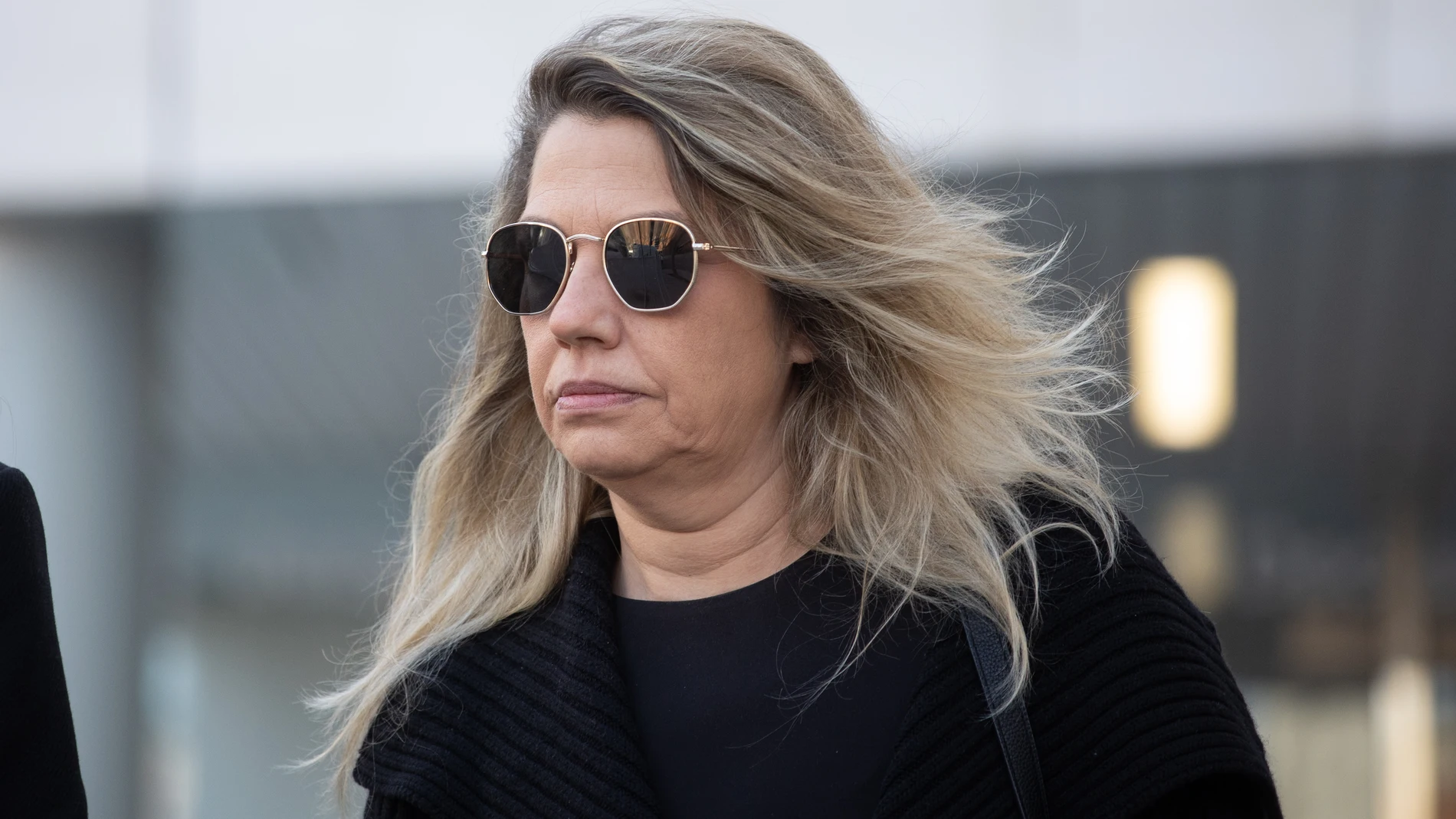 La asesora de Begoña Gómez en Moncloa Cristina Álvarez sale de declarar a los juzgados de Plaza de Castilla, a 26 de febrero de 2025, en Madrid (España). El juez Juan Carlos Peinado tiene previsto interrogar hoy como investigada a Cristina Álvarez, la asesora de Begoña Gómez en Moncloa que en su declaración como testigo en diciembre reconoció haber enviado varios correos electrónicos relacionados con la actividad privada de la esposa del presidente del Gobierno. También tomará declaración a o...