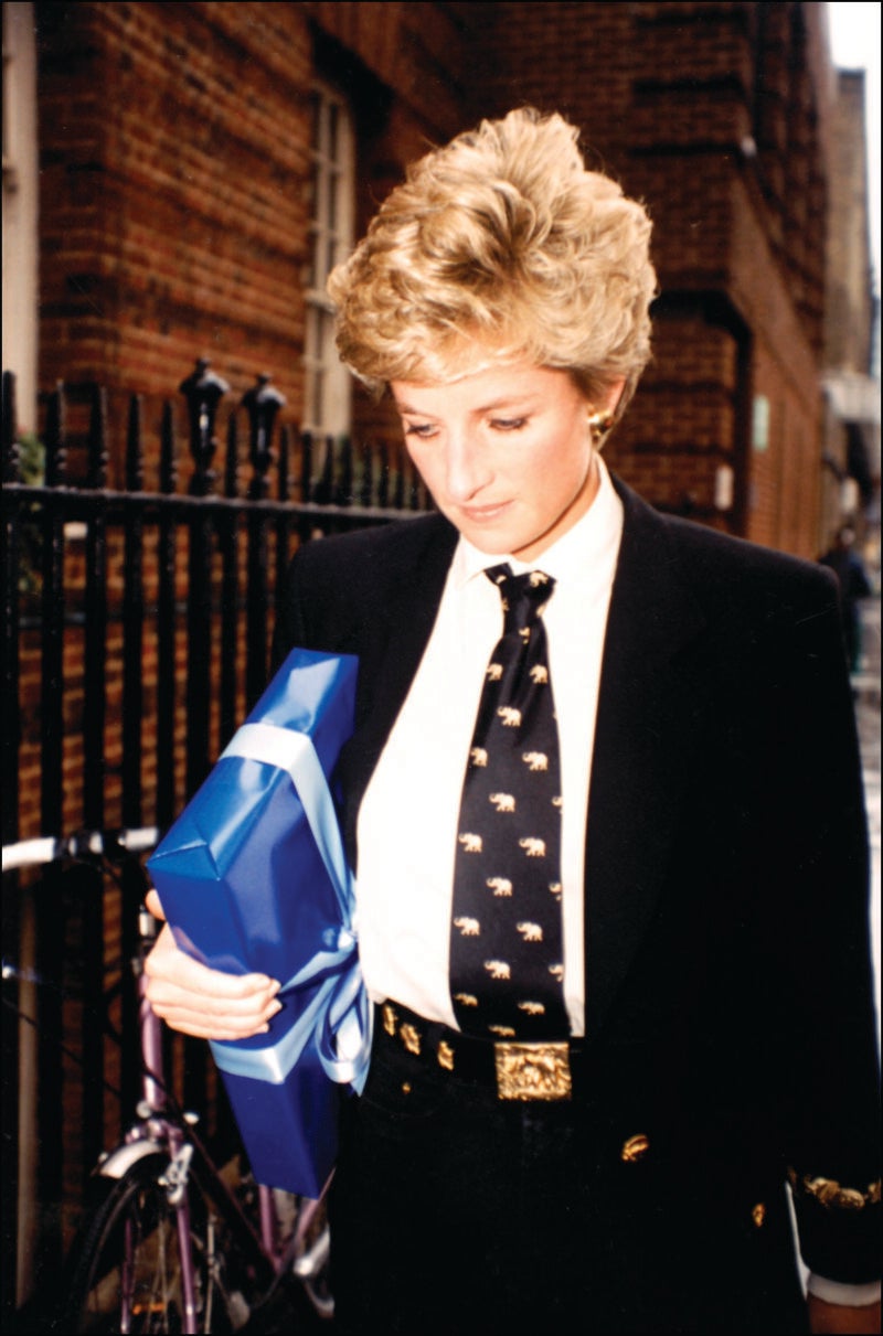 Lady Di con corbata