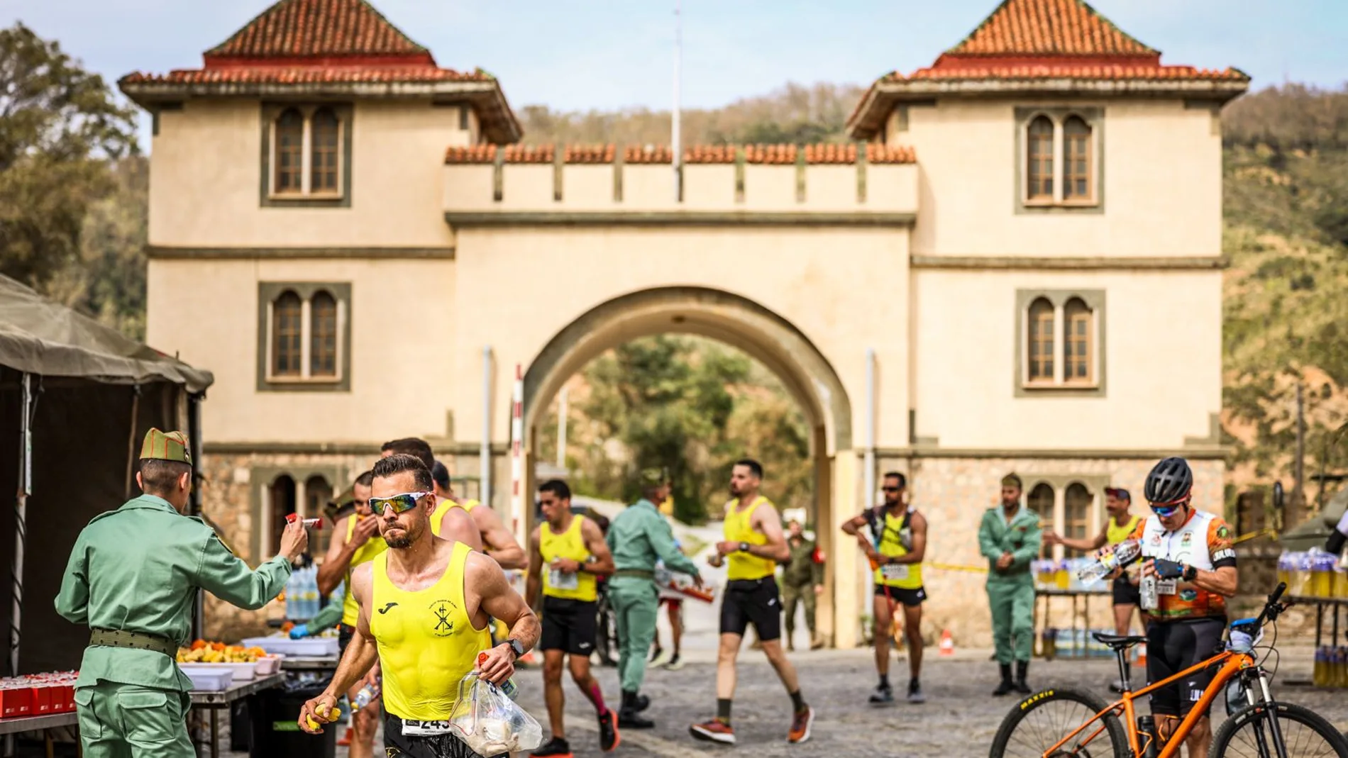La carrera "Cuna de la Legión" une a civiles y militares