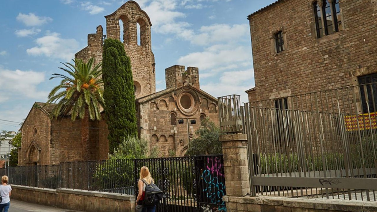 La iglesia más antigua de Barcelona culmina la remodelación de sus jardines: descubre cuál es