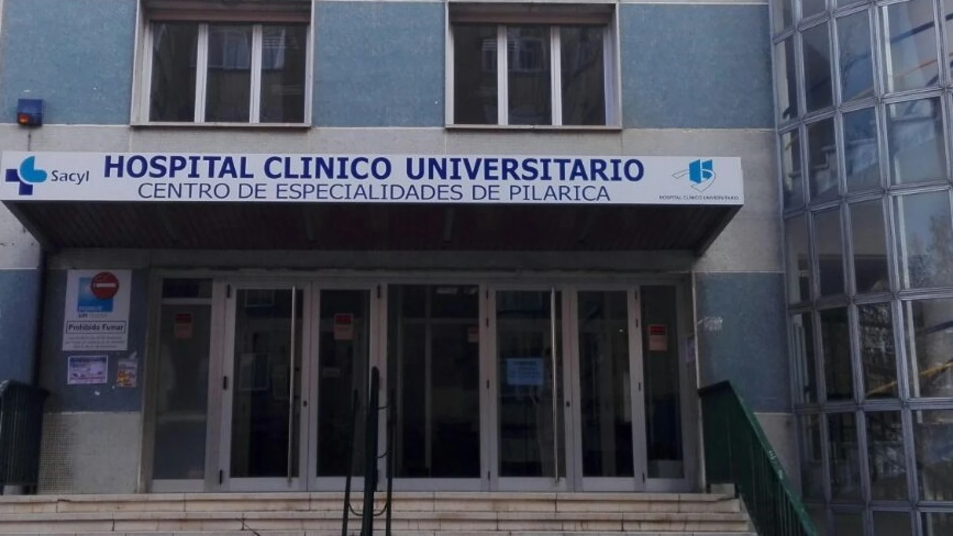 Entrada al centro de especialidades del centro de salud de La Pilarica en Valladolid