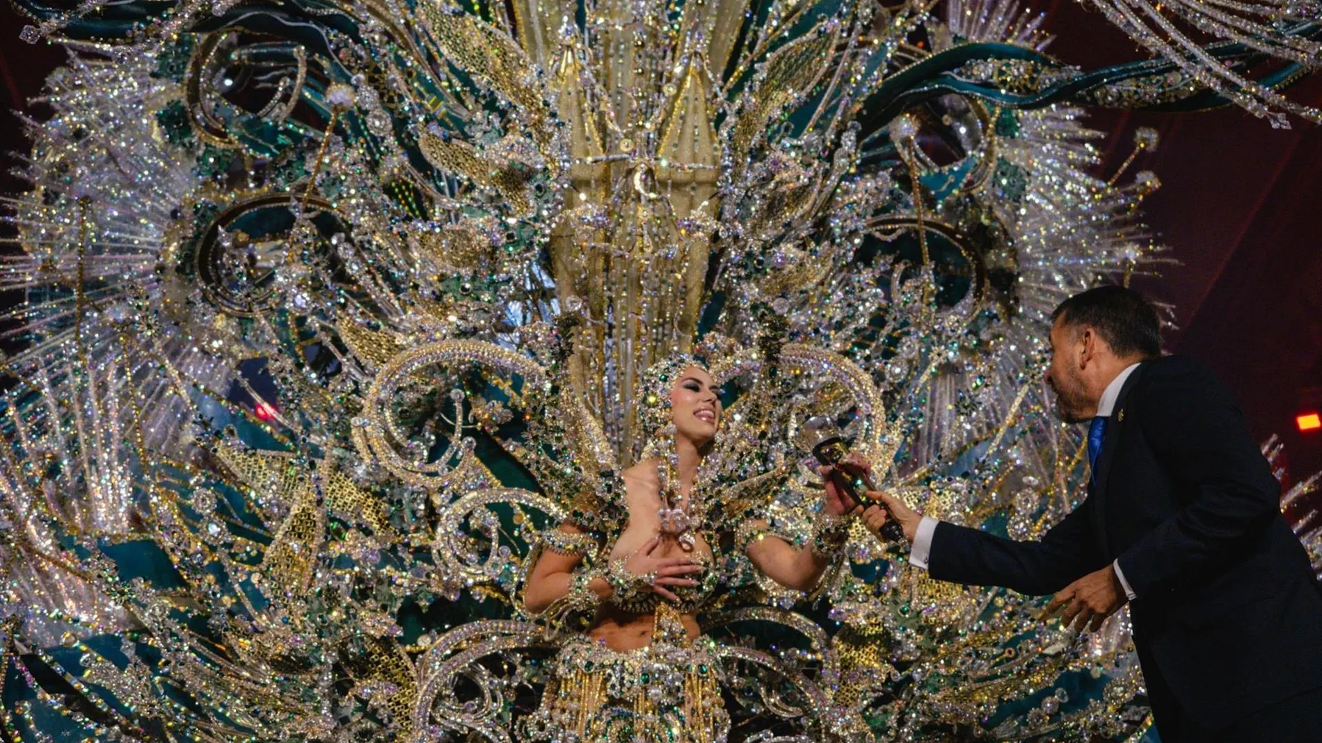 Elizabeth Ledesma Laker, nueva Reina del Carnaval de Santa Cruz de Tenerife 2025