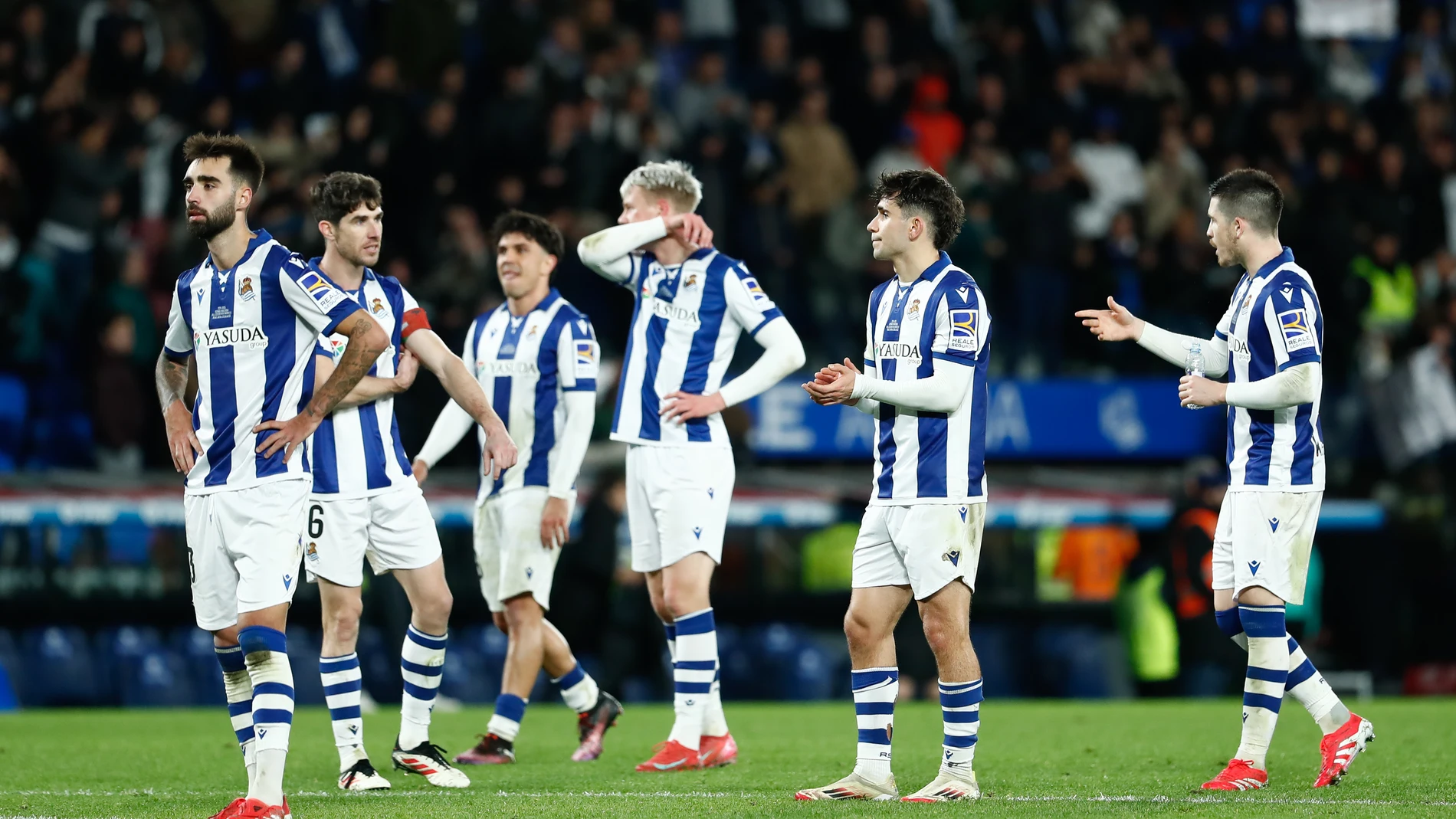 Players of Real Sociedad greeting the fans during the Spanish Cup, Copa del Rey, semi-final football match played between Real Sociedad and Real Madrid at Reale Arena stadium on February 26, 2025 in San Sebastian, Spain. AFP7 26/02/2025 ONLY FOR USE IN SPAIN