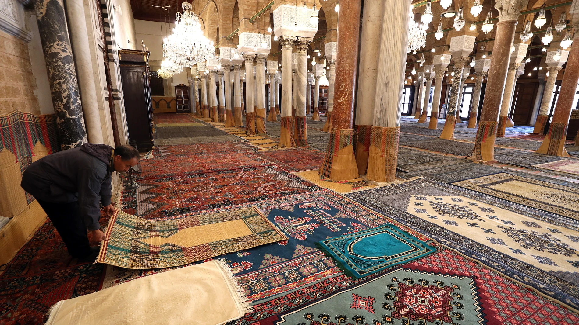 Tunis (Tunisia), 27/02/2025.- A worker arranges a prayer carpet at the Al-Zaytuna Mosque, amid preparations for the Muslim holy month Ramadan, in Tunis, Tunisia, 27 February 2025. The first day of Ramadan, the ninth month in the Islamic calendar, is expected to fall on 01 March, or 02 March 2025, depending on the sighting of the crescent moon. Muslims around the world celebrate the holy month of Ramadan by praying during the night time and abstaining from eating, drinking, and sexual acts dur...