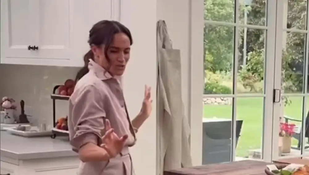 Meghan Markle bailando en su serie documental