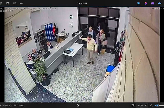 Un informe de la Generalitat muestra con imágenes que Mazón llegó al Cecopi a las 20:28 Un informe de la Generalitat muestra con imágenes que Mazón llegó al Cecopi a las 20:28