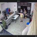 Un informe de la Generalitat muestra con imágenes que Mazón llegó al Cecopi a las 20:28