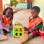 Actuación con niños en Mozambique