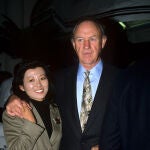 Betsy Arakawa y Gene Hackman