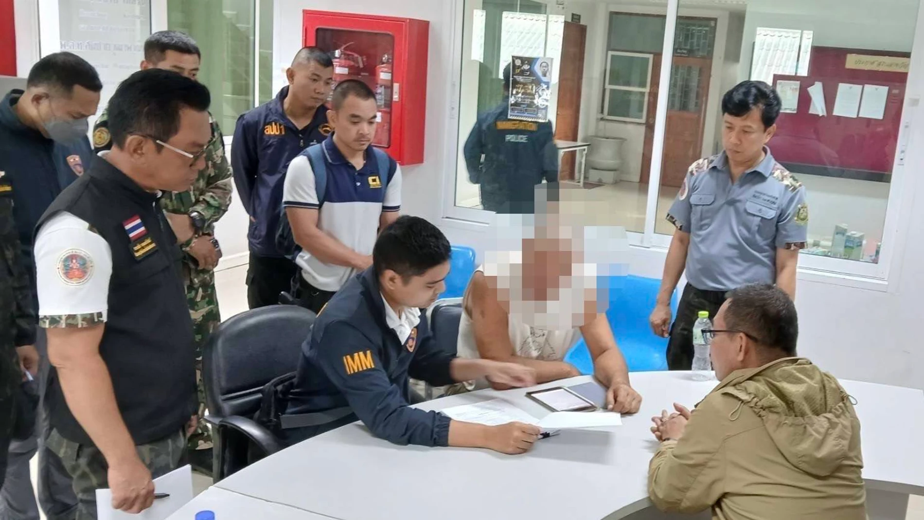 BANGKOK, 28/02/2025.- El youtuber y naturalista español Frank Cuesta fue detenido en Tailandia por presunta posesión ilegal de animales salvajes protegidos y se encuentra este viernes en la comisaría de Lao Khwan (en la provincia central de Kanchanaburi) a la espera de reunirse con su abogado, confirmó a EFE la Policía. Cuesta se encuentra detenido en la citada comisaría, situada unos 140 kilómetros al noroeste de Bangkok, a la espera de que llegue su abogado desde la capital tailandesa, expl...