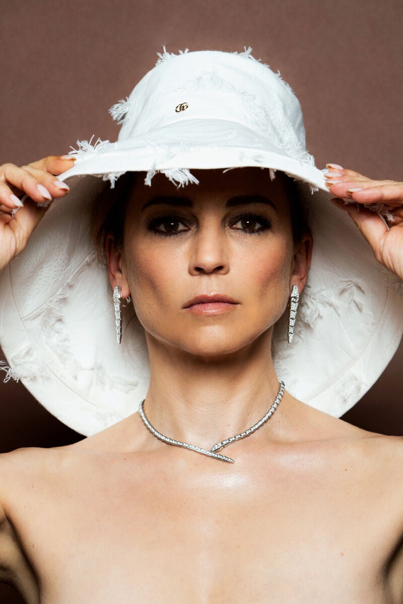 Leonor Watling con collar y pendientes de Bvlgari